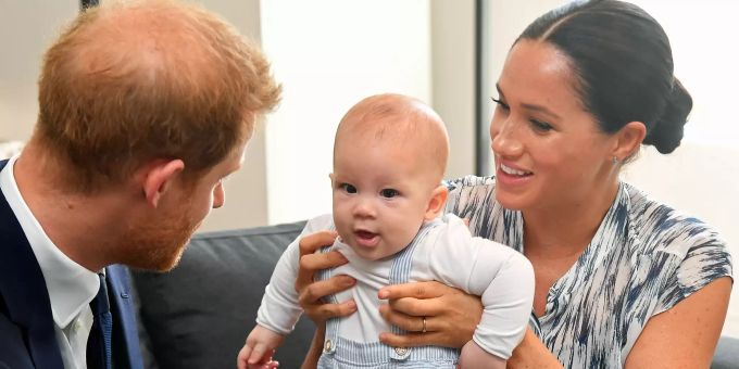 Meghan Markle und Prinz Harry haben sich entschieden: Familie Sussex feiert nicht mit dem Rest der Familie. prinz harry