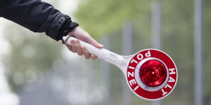 Insgesamt wurden 77 Fahrzeuge kontrolliert. Lichtkontrolle