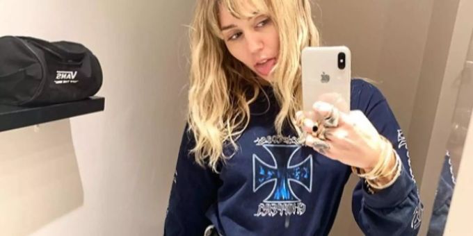 Sängerin Miley Cyrus schiesst in einem Instagram-Live-Video gegen noch Ehe-Mann Liam Hemsworth. Miley Cyrus