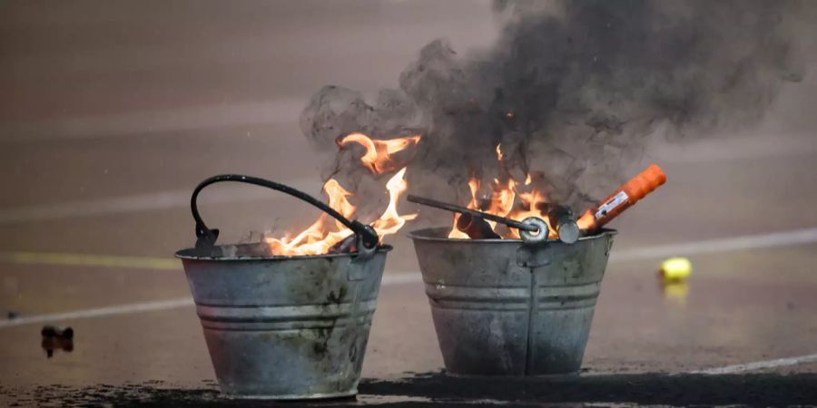 Pyros