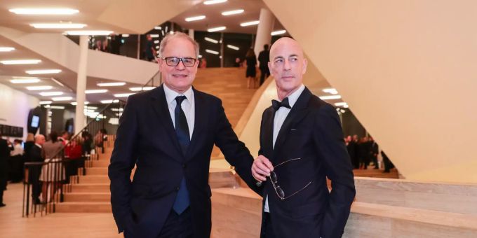 Die Basler Stararchitekten Jacques Herzog (r) und Pierre de Meuron arbeiten am Mega-Projekt in Willisau LU. (Archivbild) herzog & de meuron