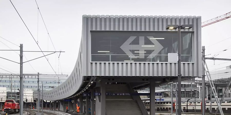 Der Steg bei der neuen Perronverlängerung am Bahnhof Bern. Er führt auf das Gleis 49/50, das bei Bieler Pendlern für Unmut sorgt.