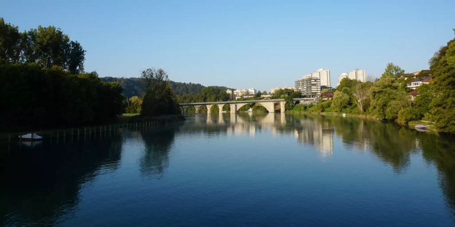 Blick auf die Kappelenbrücke bei Wohlen.