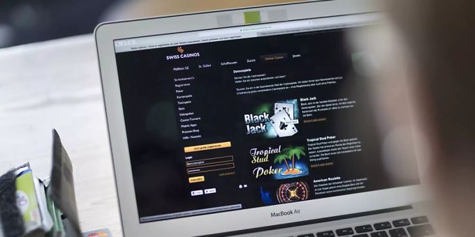 Die Internetsperre im Iran wurde noch nicht vollständig aufgehoben. (Archivcbild) internetsperre