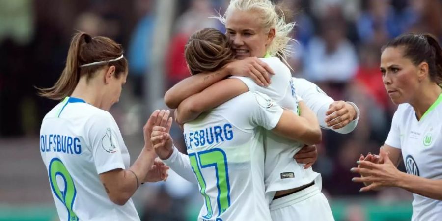 Wolfsburgs Fussball-Frauen stehen im Königsklassen-Viertelfinale. Foto: Federico Gambarini/dpa