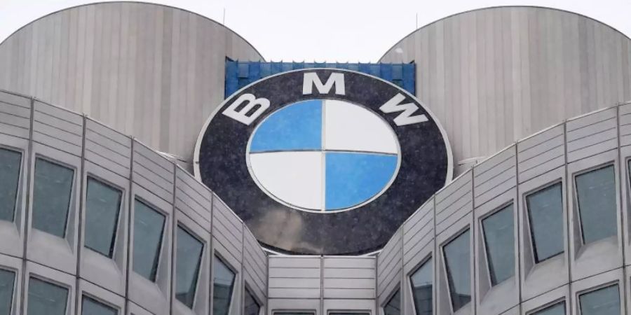 Die Zentrale des Autobauers BMW in München. Der Autobauer stellt den Bau von Benzin- und Dieselmotoren im Stammwerk München ein. Foto: Alexander Heinl/dpa
