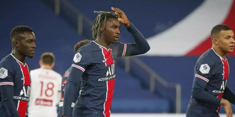 Stürmer Moise Kean (M) jubelt über seinen Tor zur Pariser Führung gegen Stade Brest. Foto: Francois Mori/AP/dpa