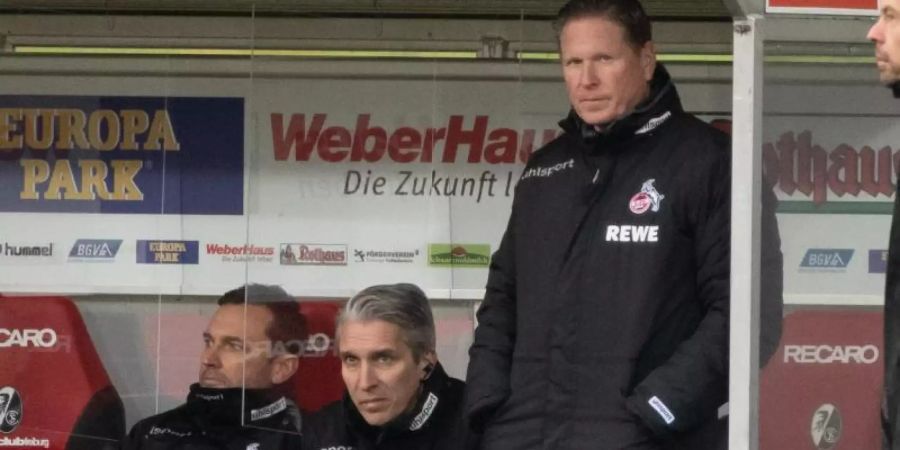 Kölns Trainer Markus Gisdol (r) steht unter Druck. Foto: Sebastian Gollnow/dpa