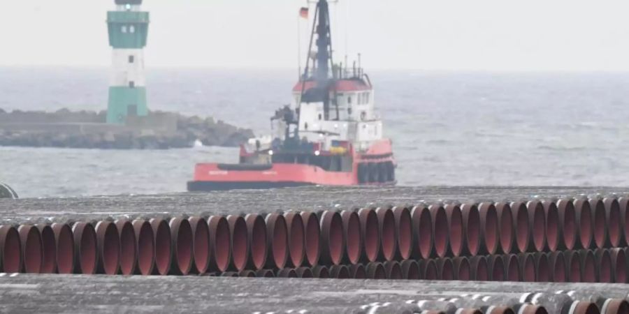 Rohre für Nord Stream 2 werden auf dem Gelände des Hafens Mukran auf Rügen gelagert. Foto: Stefan Sauer/dpa-Zentralbild/dpa