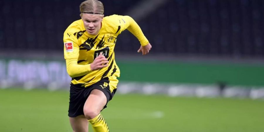 In Leipzig baut Borussia Dortmund wieder auf Stürmer Erling Haaland. Foto: Soeren Stache/dpa-Zentralbild/dpa