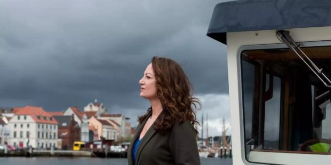 Düsterer Himmel, hohe Einschaltquote: Natalia Wörner als Kommissarin Jana Winter. Foto: Manju Sawhney/ZDF/dpa