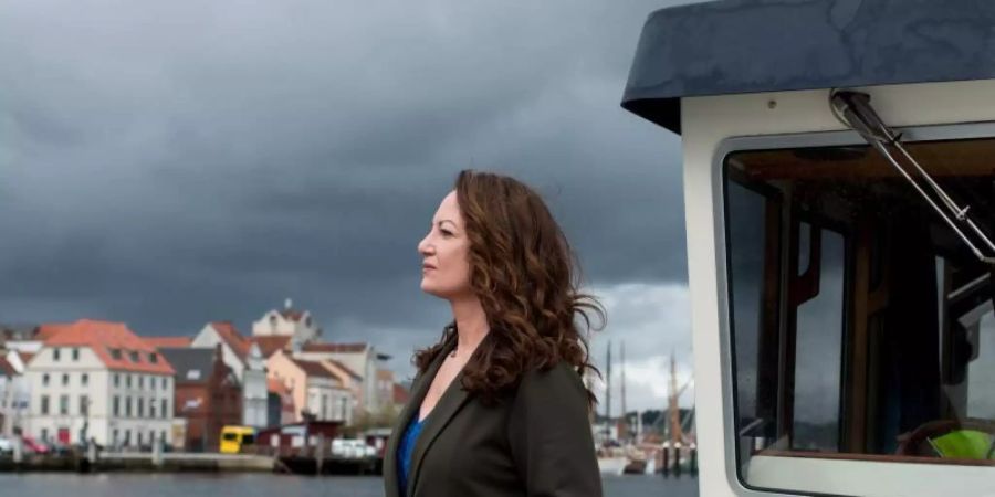 Düsterer Himmel, hohe Einschaltquote: Natalia Wörner als Kommissarin Jana Winter. Foto: Manju Sawhney/ZDF/dpa