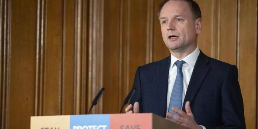 NHS-Chef Simon Stevens: «Ausgerechnet jetzt sind wir wieder im Auge des Sturms, der mit einer zweiten Corona-Welle durch Europa und auch durch unser Land fegt.». Foto: Pippa Fowles/10 Downing Street/dpa