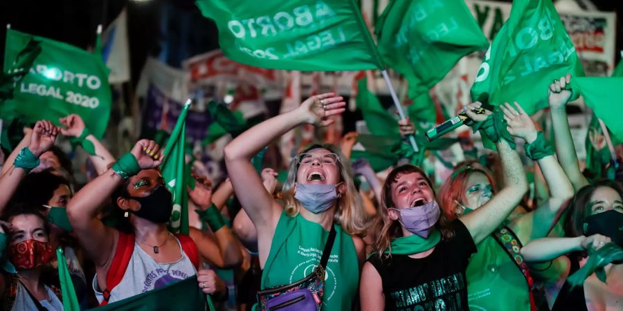 Argentinischer Senat stimmt Legalisierung von Abtreibungen zu