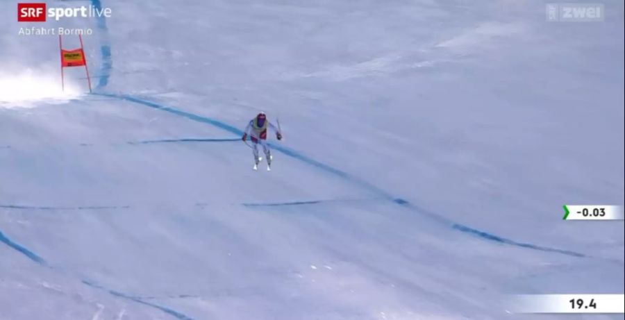 Auch Beat Feuz kommt beim gleichen Sprung in Schwierigkeiten.