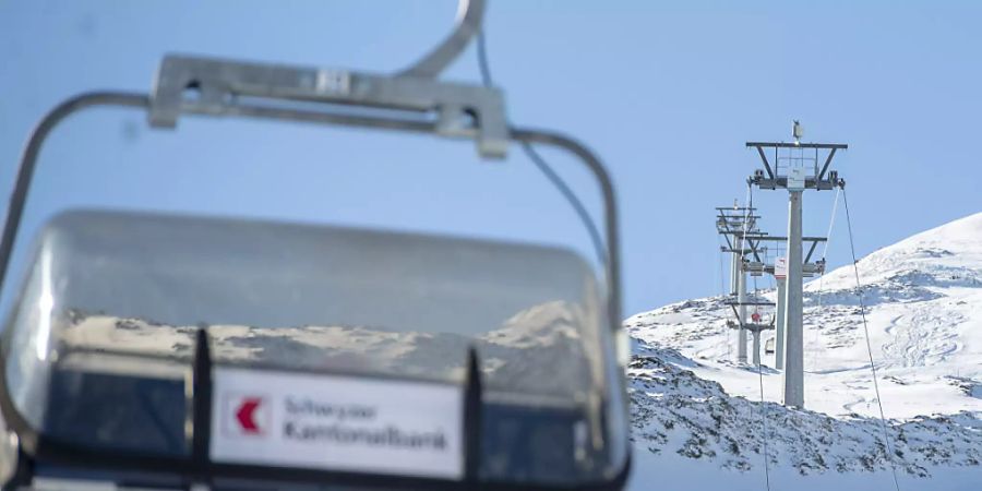 Die Sessel auf dem Stoos bleiben leer: Der Kanton Schwyz erlaubt den Skibetrieb frühstens im neuen Jahr wieder. (Archivbild)