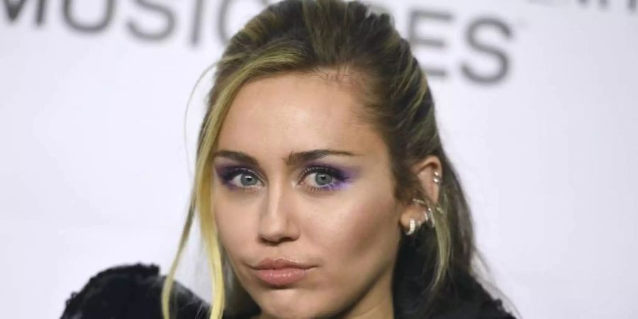 Miley Cyrus hat sich trotz einiger Schicksalsschläge nicht hängen gelassen. Foto: Jordan Strauss/Invision/dpa