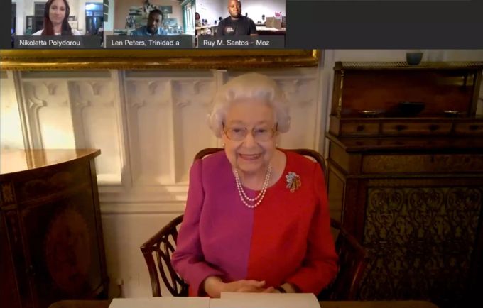 Die Queen spricht mit ihren Untertanen momentan nur noch via Videoanruf. Queen zeichnet