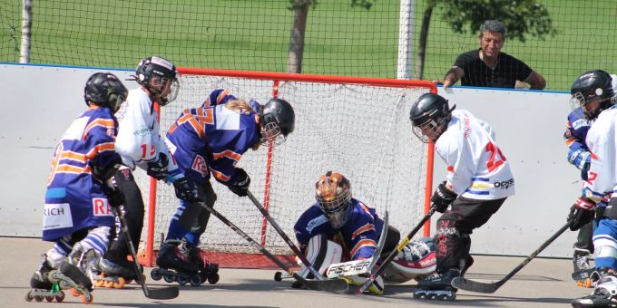 Die Junioren des Streethockey Club Wollerau suchen noch Verstärkung! Die Junioren des Streethockey Club Wollerau suchen noch Verstärkung!