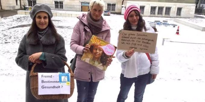 Die drei Frauen begleiteten Stefan Theiler zu den Schulen.
