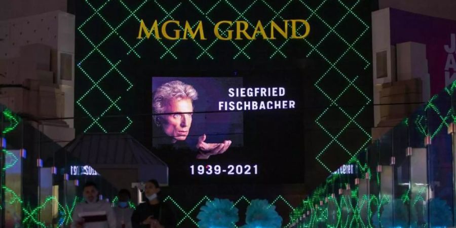 Trauer in Las Vegas um den Magier Siegfried Fischbacher. Foto: Steve Marcus/Las Vegas Sun/AP/dpa
