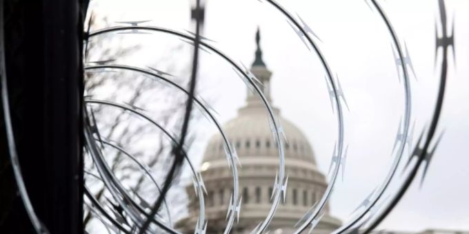 Sicherheitszaun nahe dem US-Kapitol. Gegen Donald Trump läuft ein zweites Impeachment. Impeachment