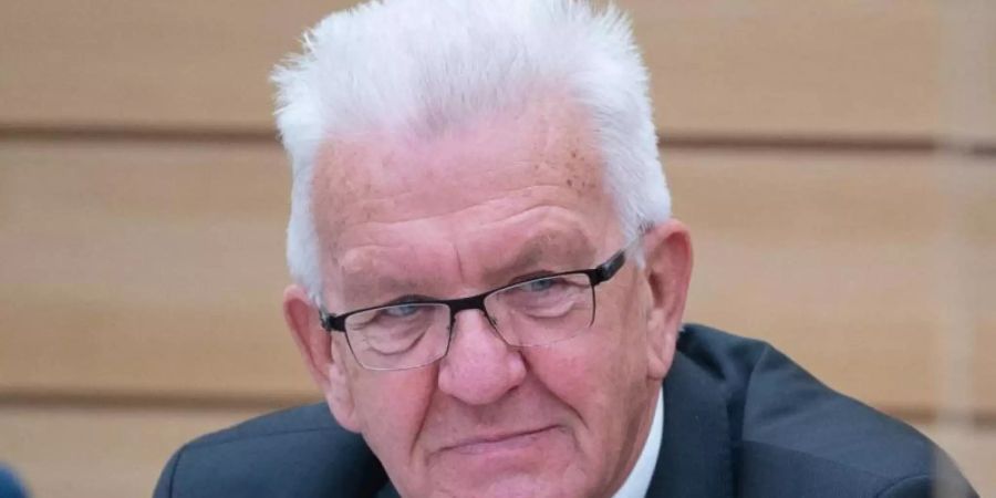 Winfried Kretschmann schaut im Moment gerne Bondfilme. Foto: Sebastian Gollnow/dpa