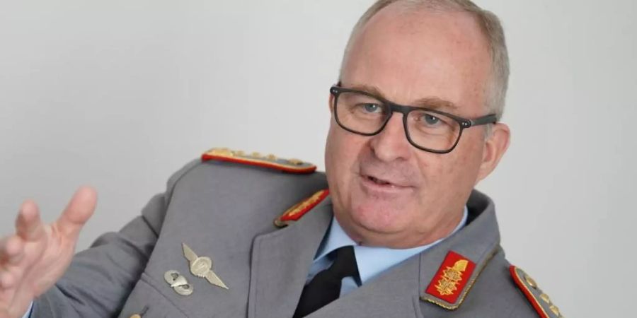 Der Generalinspekteur der Bundeswehr, Eberhard Zorn, kann den Widerstand der SPD gegen eine Drohnen-Bewaffnung nicht nachvollziehen. Foto: Jörg Carstensen/dpa/Archiv