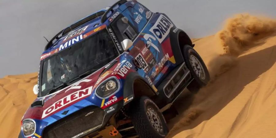 Schon 2020 hatte Saudi-Arabien die Rallye Dakar ausgerichtet: Der Pole Jakub Przygonski mit Copilot Timo Gottschalk in Aktion. Foto: Bernat Armangue/AP/dpa