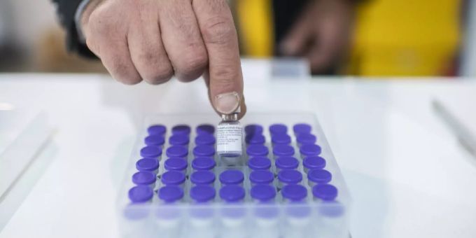 Die ersten Dosen des Corona-Impfstoffs sind in der Schweiz eingetroffen. coronavirus impfstoff schweiz