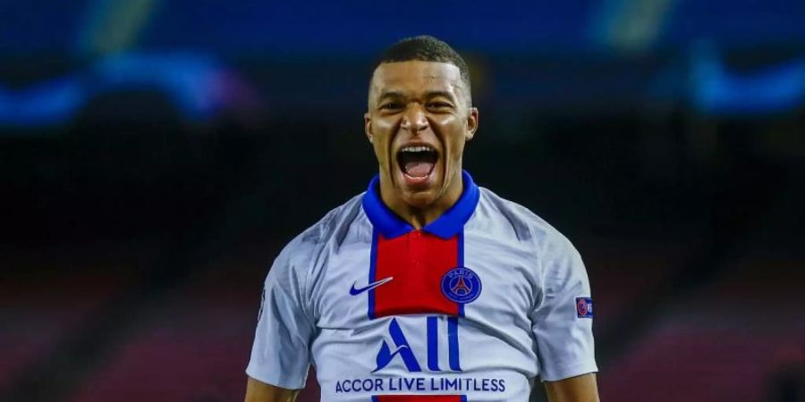 PSG-Star Kylian Mbappé traf dreifach in Barcelona. Foto: Joan Monfort/AP/dpa