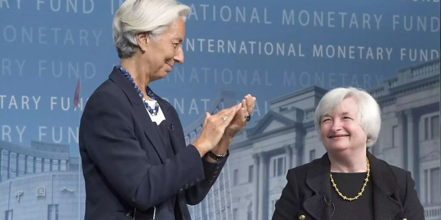 Die EZB-Chefin Christine Lagarde (links) hat mit der US-Finanzministerin Janet Yellen (rechts) ein Telefonat unter anderem über die aktuelle Wirtschaftslage geführt. (Archivbild)