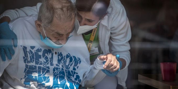 Ein an Alzheimer erkrankter Patient wird behandelt. alzheimer