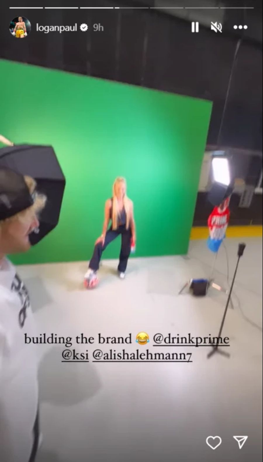 Logan Paul teilte auf seinem Instagram-Profil einen Ausschnitt aus dem Shoot mit Alisha Lehmann.