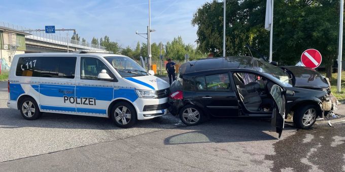 Kollision nach Fluchtfahrt in Mumpf Kollision nach Fluchtfahrt