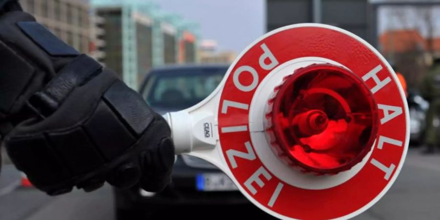 Eine Verkehrskontrolle im Ruhrgebiet endete mit Tumult und einem Grosseinsatz. Foto: Paul Zinken