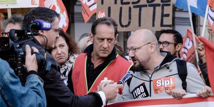 Vincent Lindon (2.v.r.) spielt den Gewerkschafter Laurent Amedeo, der sich mit viel Verve in den Arbeitskampf wirft. Foto: Neue Visionen Filmverleih Vincent Lindon (2.v.r.) spielt den Gewerkschafter Laurent Amedeo, der sich mit viel Verve in den Arbeitskampf wirft. Foto: Neue Visionen Filmverleih