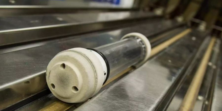 Preiswerter als zusätzliche Büroboten: die Rohrpost. Foto: Ole Spata