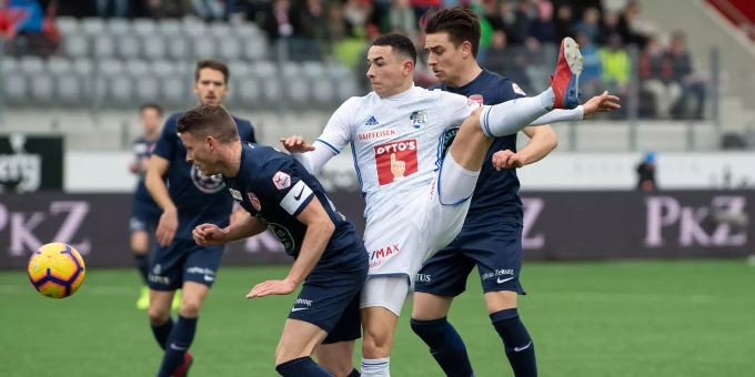 Thuns Stefan Glarner, links, im Duell mit Luzerns Ruben Vargas im Fussball Meisterschaftsspiel der Super League zwischen dem FC Thun und dem FC Luzern im März 2019. FC Thun FC Luzern