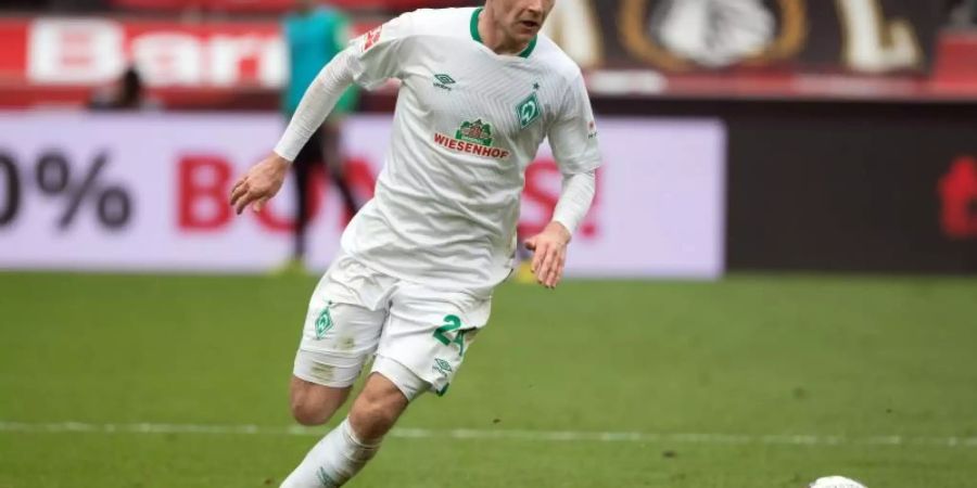 «Fühle mich bei Werder sehr wohl»: Johannes Eggestein hat bei Werder Bremen verlängert. Foto: Federico Gambarini/dpa