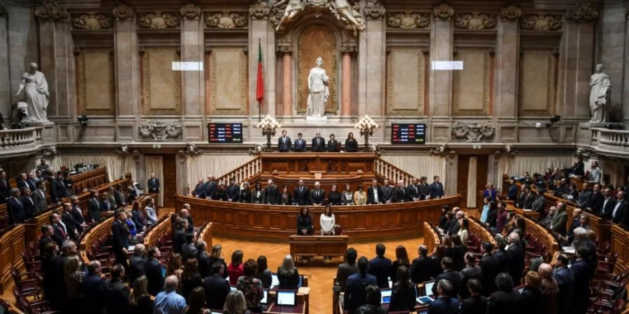 Schweigeminute im portugiesischen Parlament