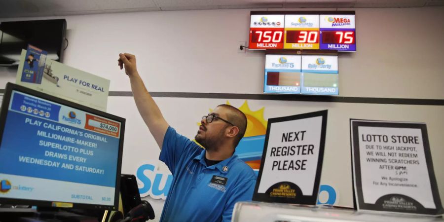 In den USA ist der Powerball-Jackpot auf über 1,5 Milliarden Dollar angestiegen.