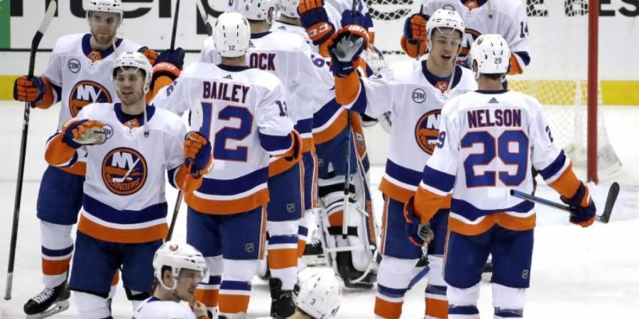 Die New York Islanders freuen sich über das Erreichen der nächsten Runde. Foto: Gene J. Puskar/AP