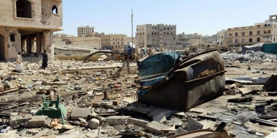 Das Bomben nimmt kein Ende: Trümmerwüste in der jemenitischen Hauptstadt Sanaa. Foto: Mohammed Mohammed/XinHua