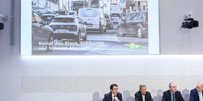 Bern - Staus, Schikanen und Abgaben im Strassenverkehr im Visier der SVP