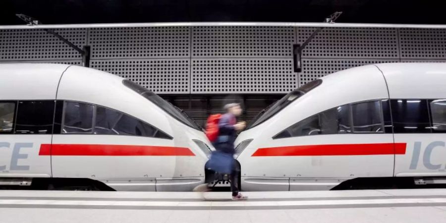 Bisher ist es für Bahnkunden recht umständlich, einen Antrag auf Entschädigung zu stellen. Foto: Christoph Soeder