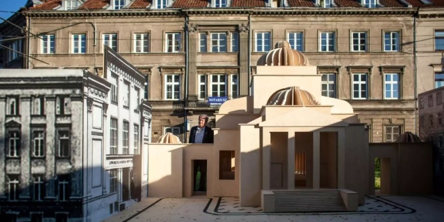 Ein Modell der zerstörten Grossen Synagoge von Warschau