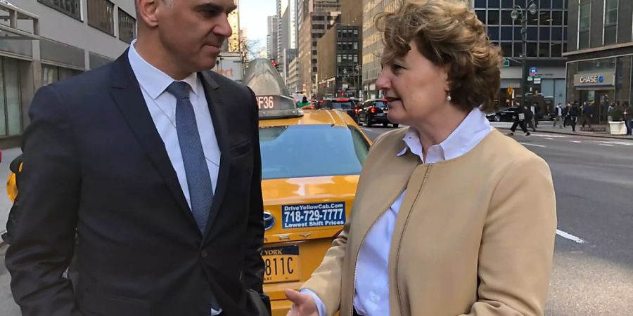 Einsatz in Manhattan: Bundesrat Alain Berset mit Sylvie Durrer, Direktorin des Eidgenössischen Büros für Gleichstellung von Frau und Mann (EBG), vor der Schweizer Uno-Mission an der Third Avenue in New York. (Bild: Roman Elsener)