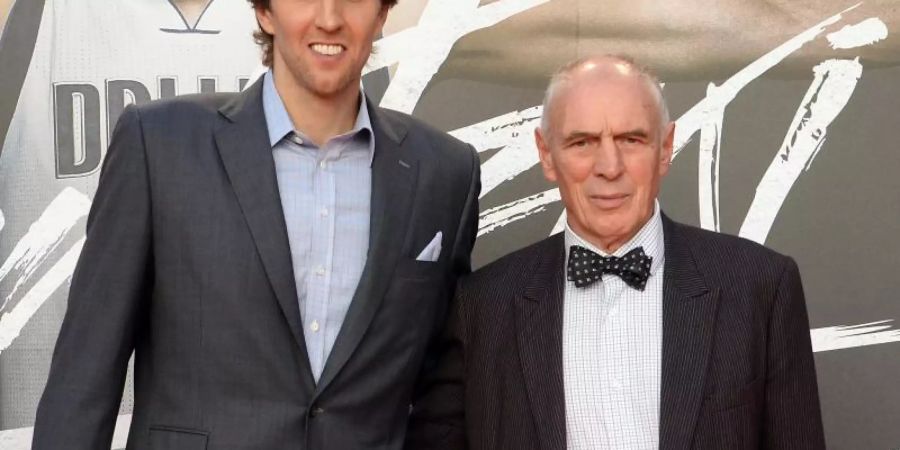 Mentor Holger und Superstar: Holger Geschwindner (l) und Dirk Nowitzki. Foto: Henning Kaiser