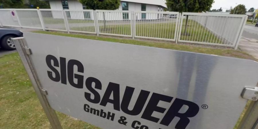 Der Eingang zur Zentrale der Waffenfirma Sig Sauer in Eckernförde. Foto: Carsten Rehder